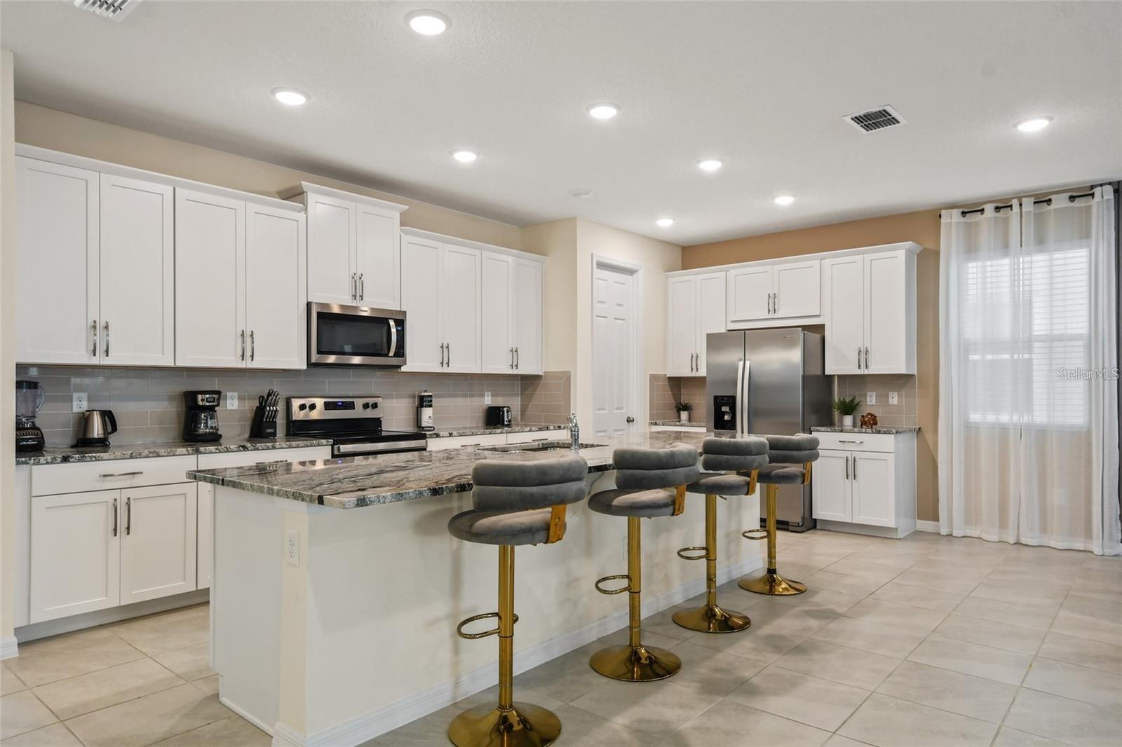 8905 Coconut Breeze Dr Property Photo 6