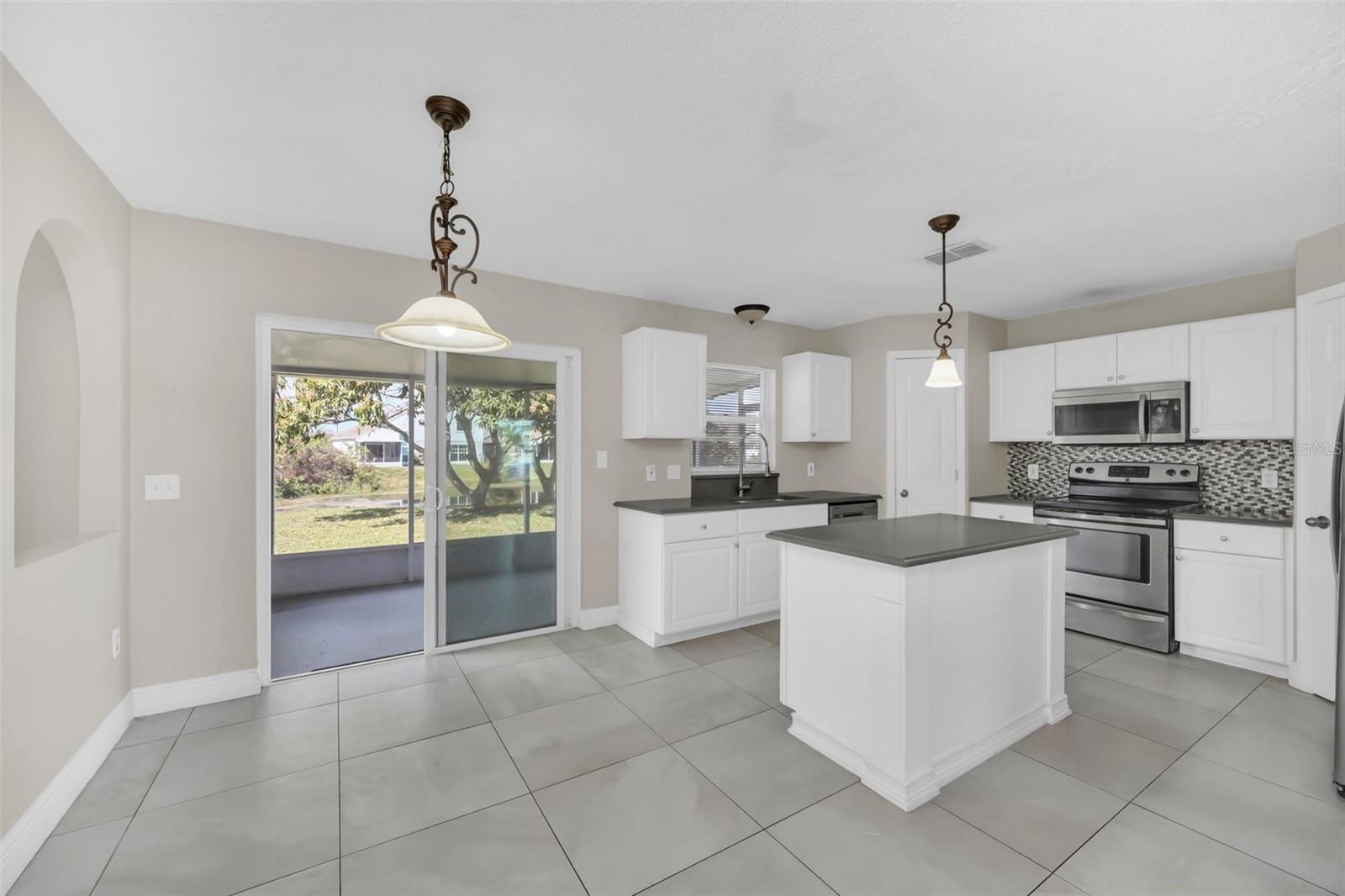 2120 Marisol Loop Property Photo 12