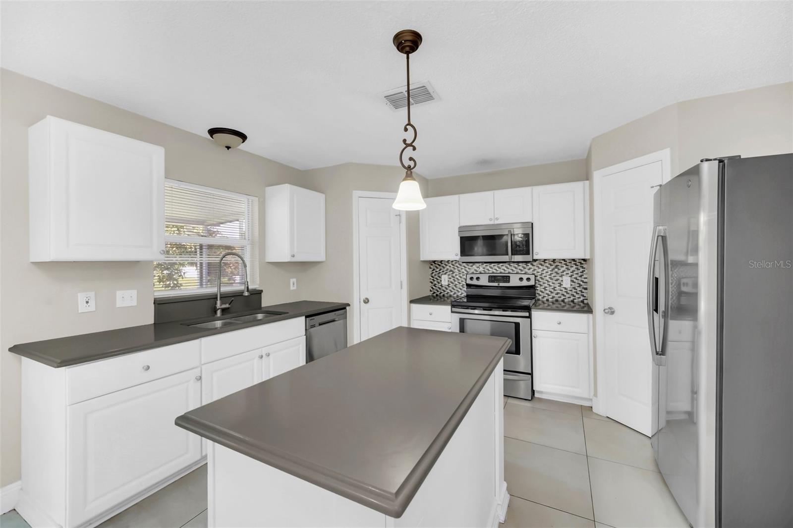 2120 Marisol Loop Property Photo 14