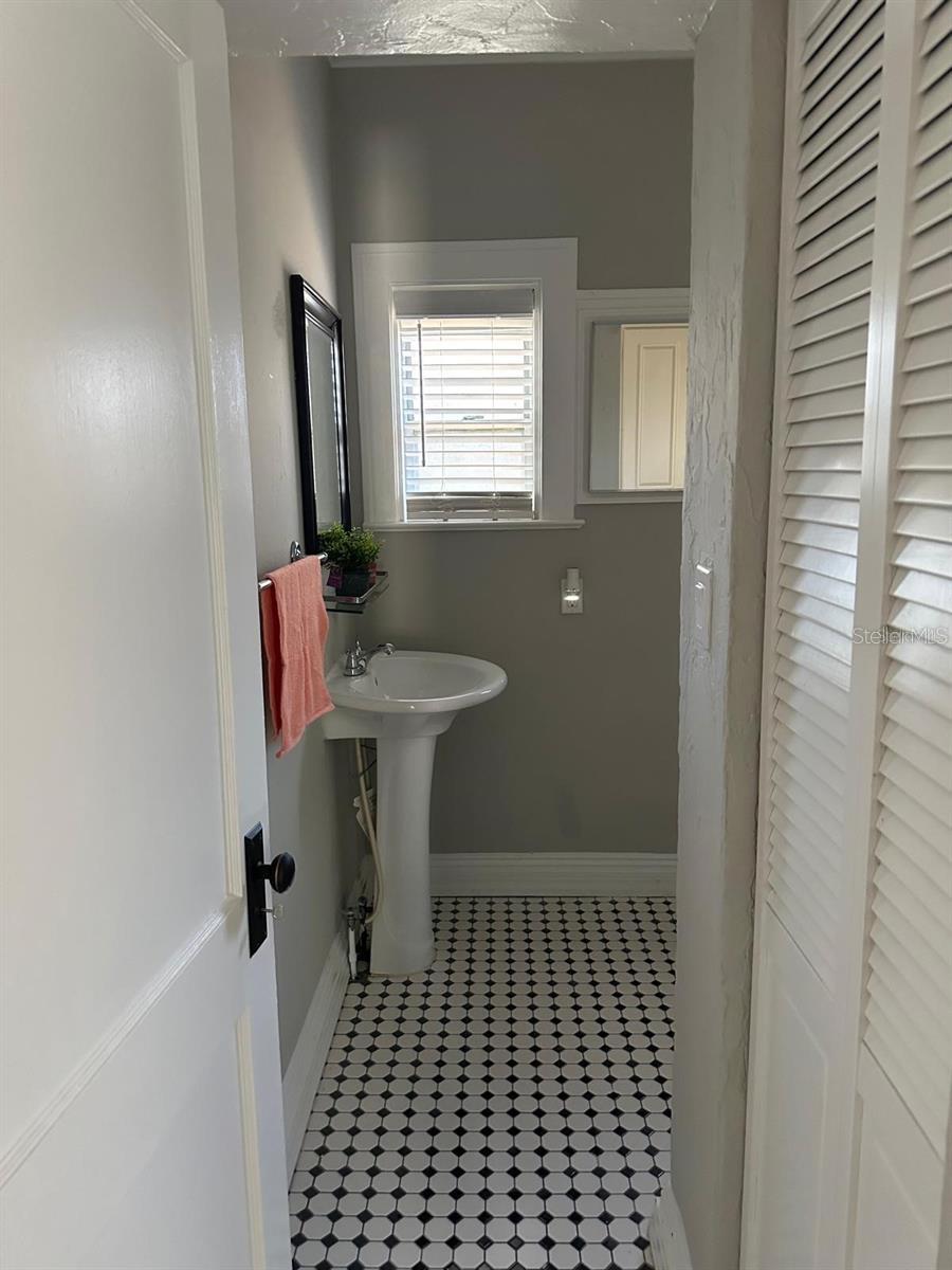 221 N Julia Ave Property Photo 14