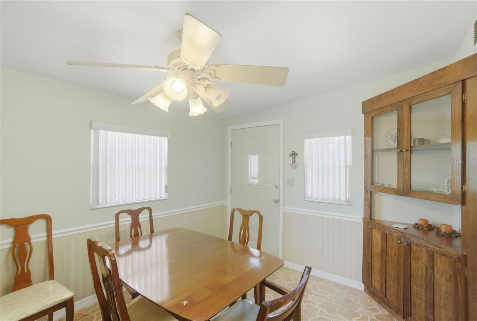 481 Kentia Rd Property Photo 8