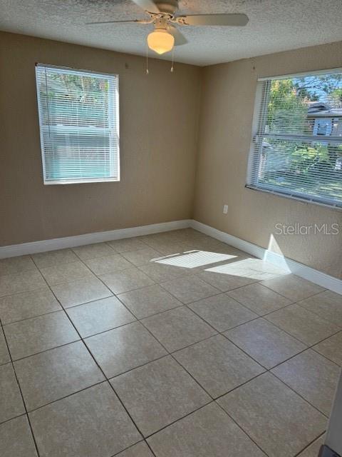 2847 W Harwood St Property Photo 9