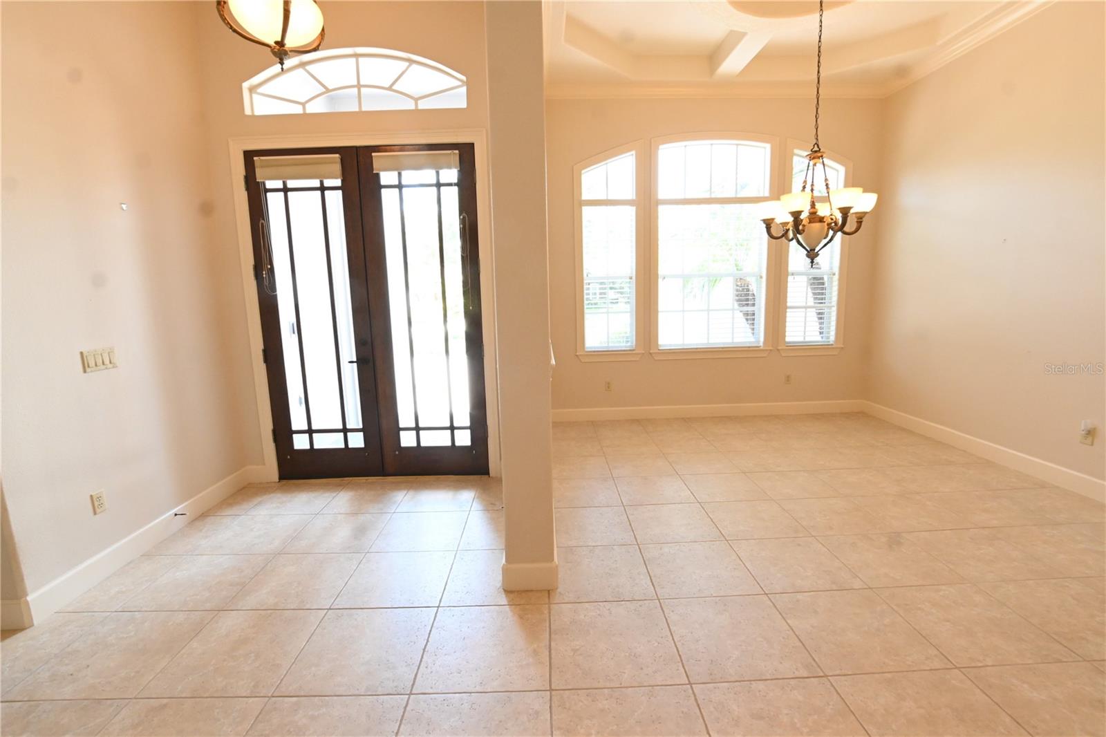 8122 Whitford Ct Property Photo 2