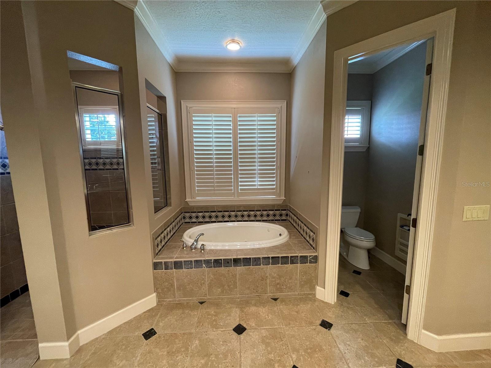 8122 Whitford Ct Property Photo 6