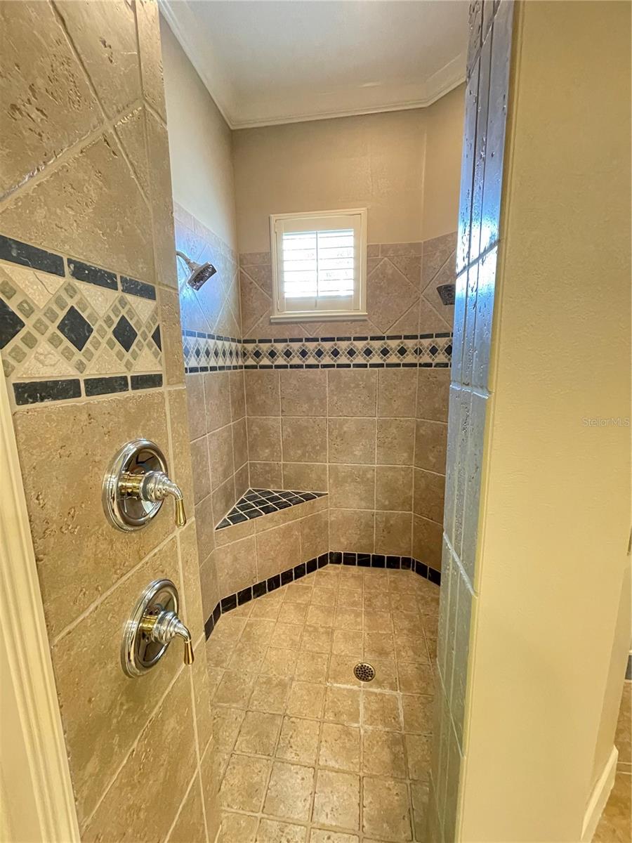 8122 Whitford Ct Property Photo 8