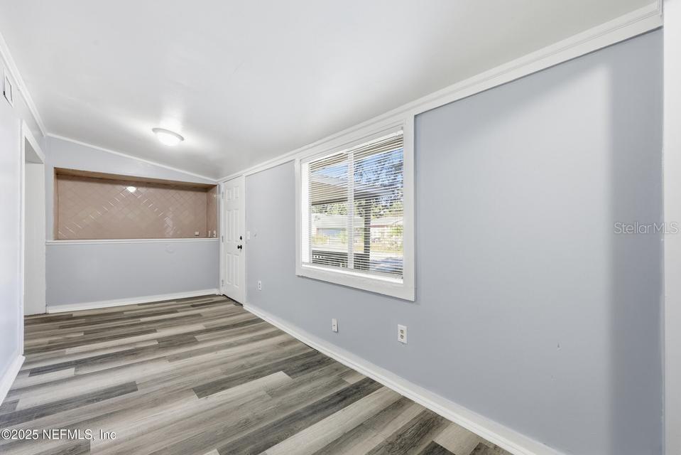 3428 Glen St Property Photo 5