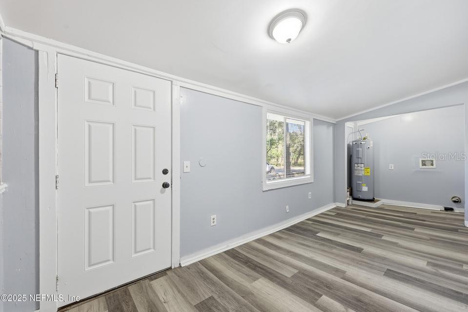 3428 Glen St Property Photo 6