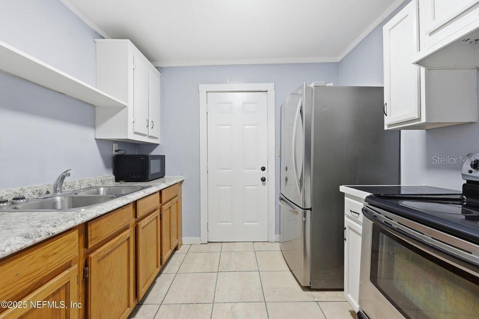 3428 Glen St Property Photo 11