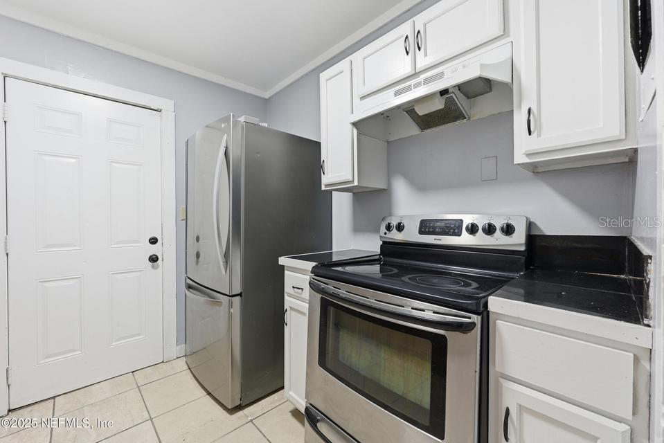 3428 Glen St Property Photo 12