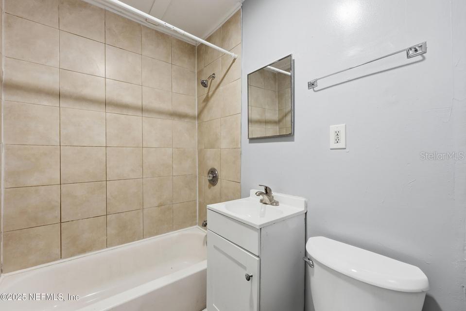 3428 Glen St Property Photo 19
