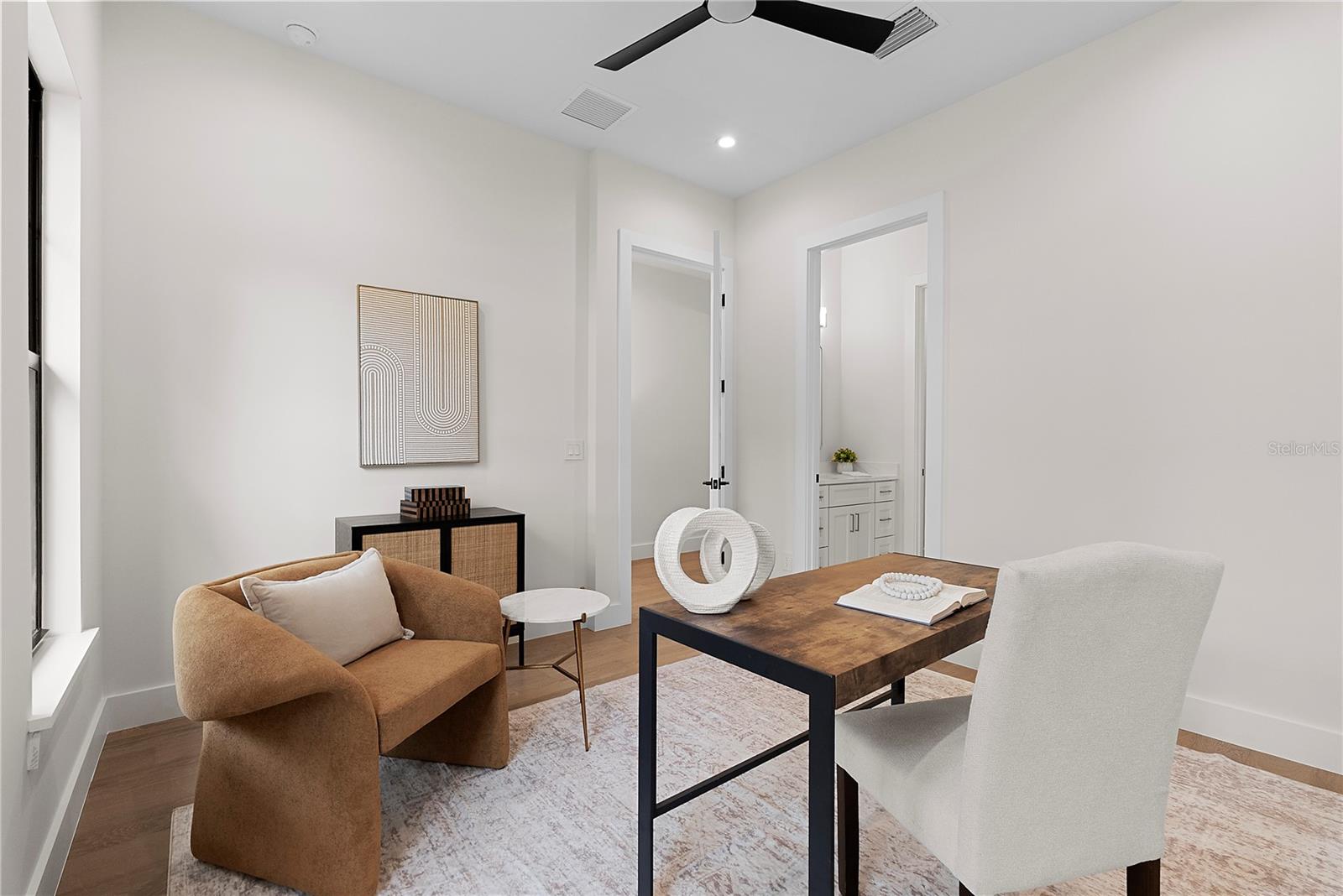 O6406381 Property Photo 5