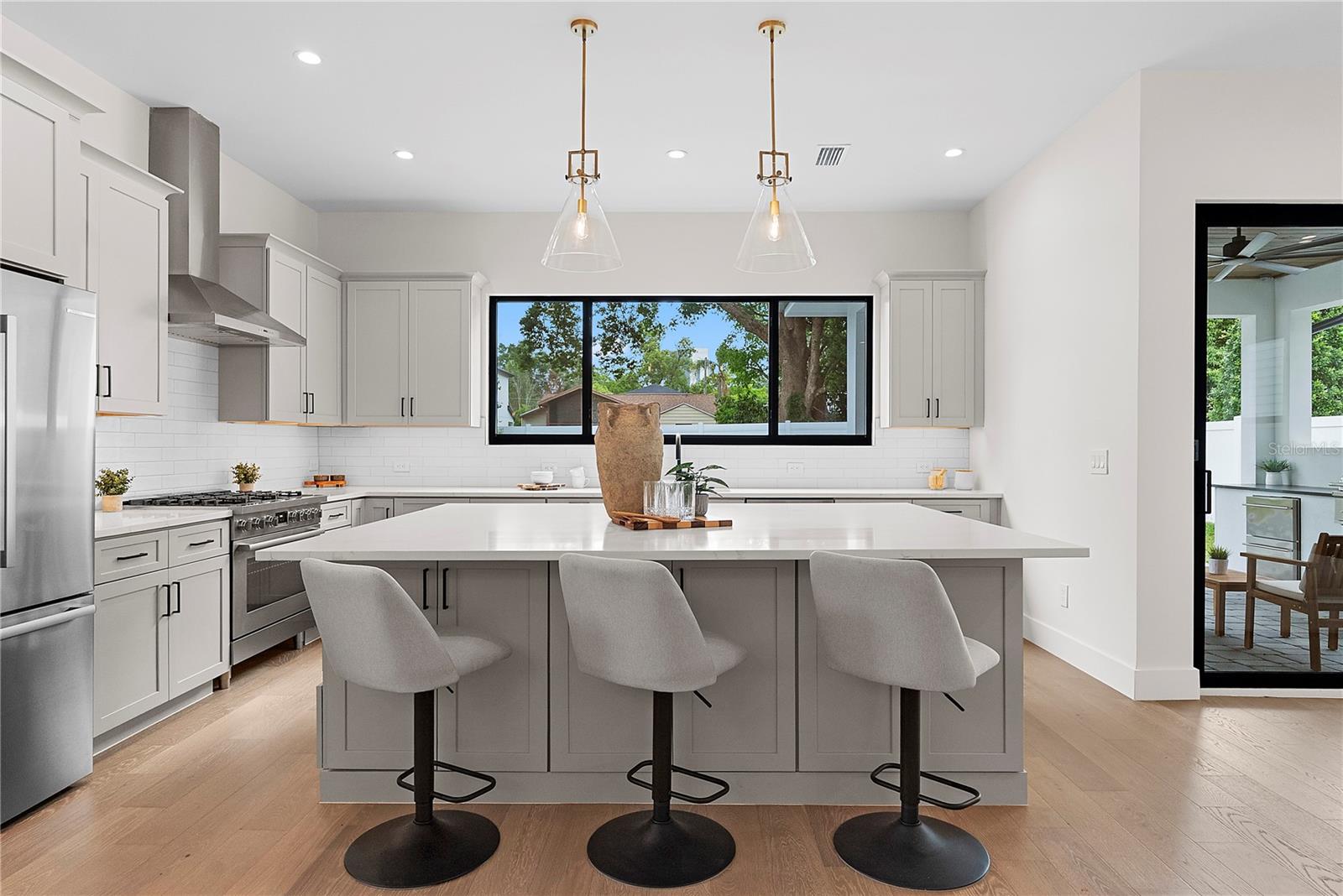 O6406381 Property Photo 10