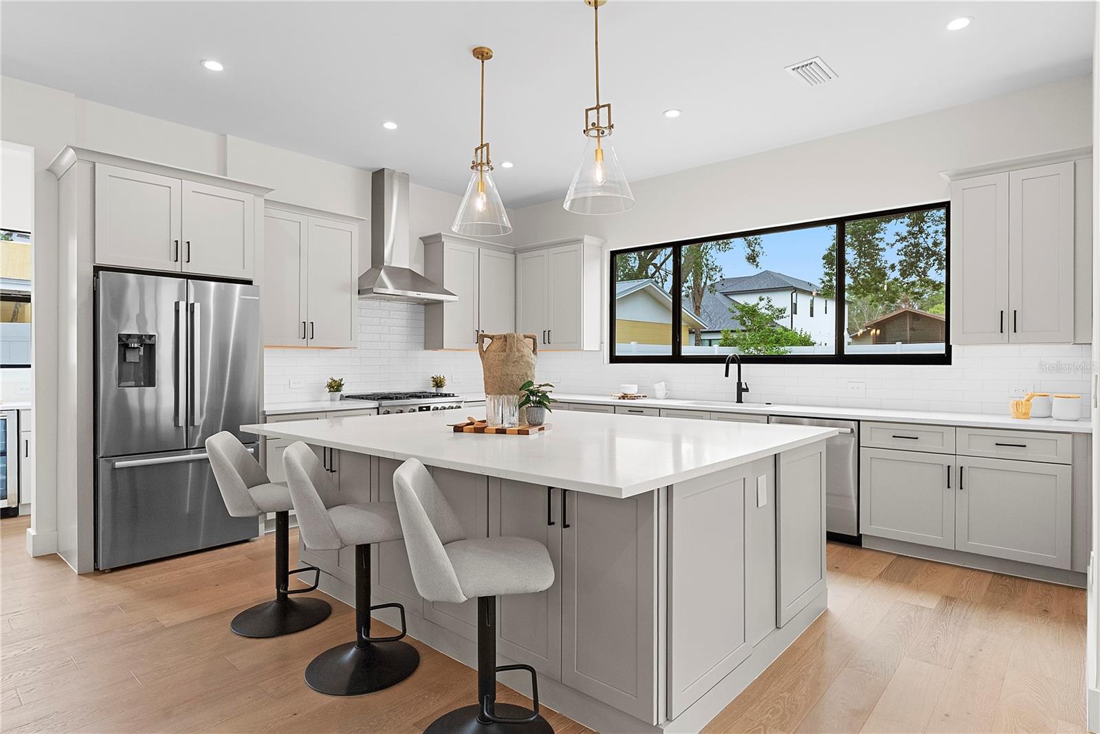 O6406381 Property Photo 11