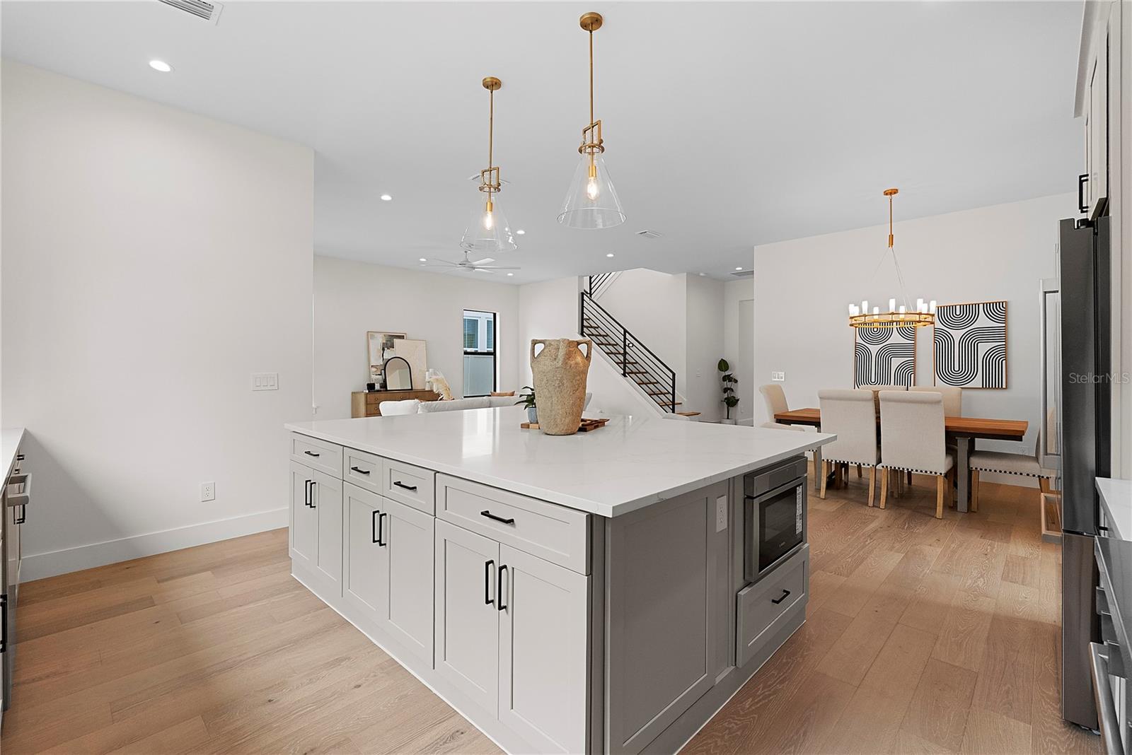 O6406381 Property Photo 12