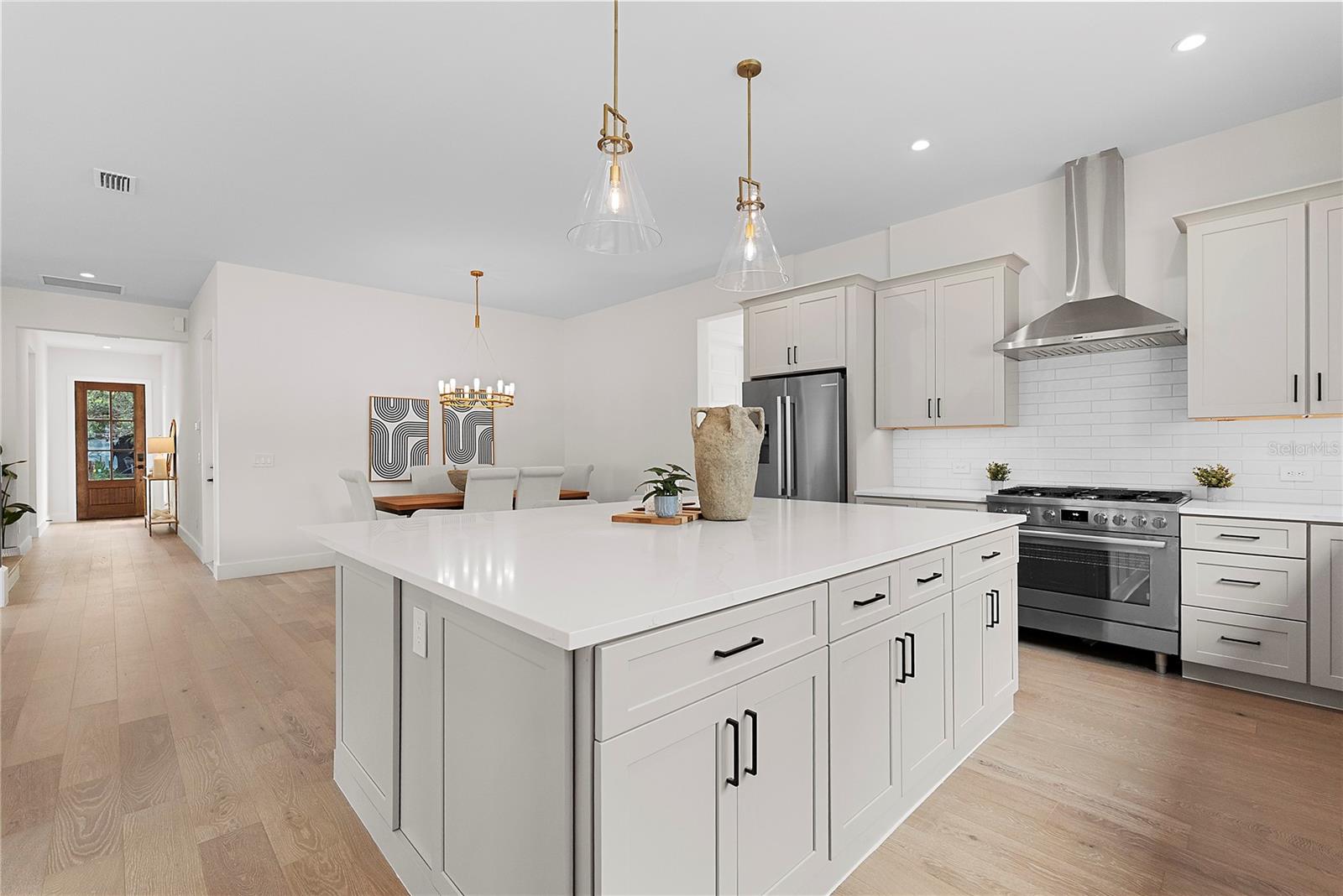 O6406381 Property Photo 13