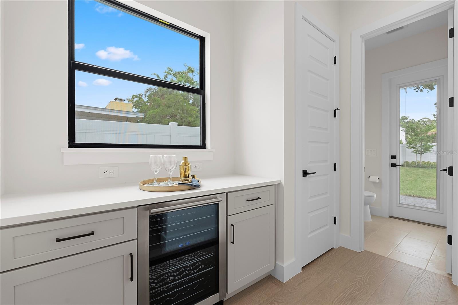 O6406381 Property Photo 16
