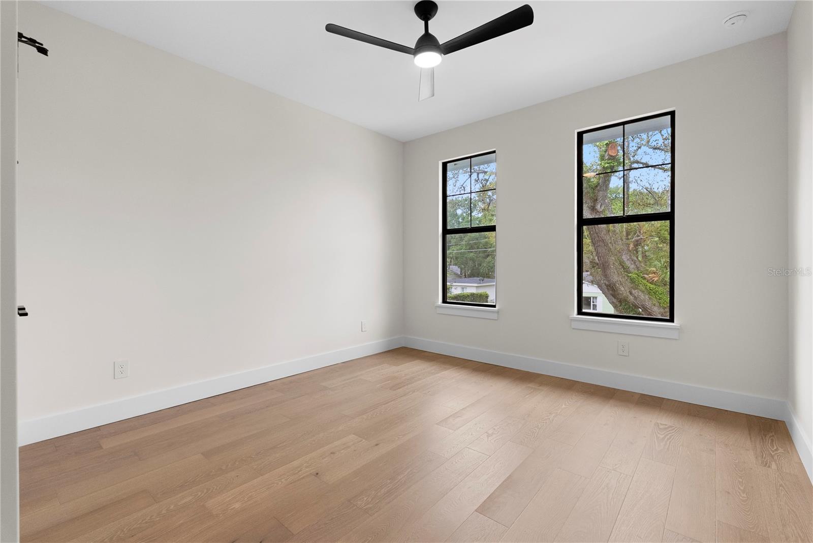 O6406381 Property Photo 19