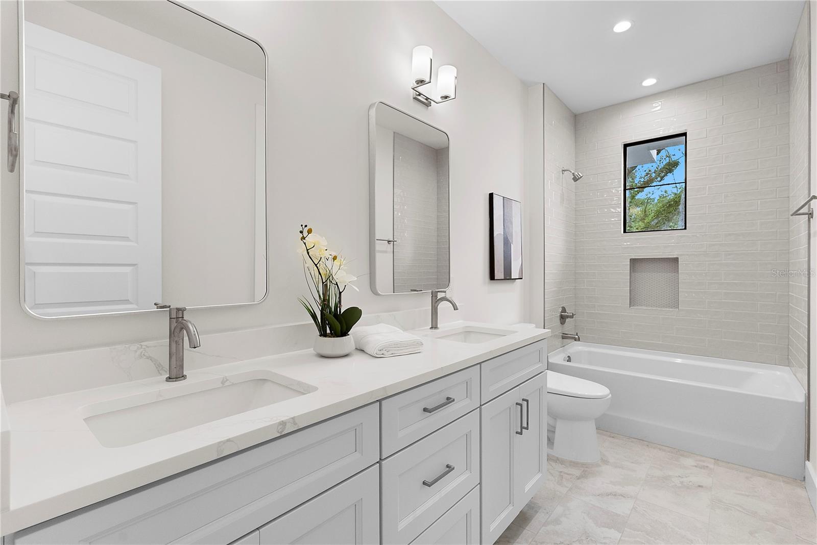 O6406381 Property Photo 20