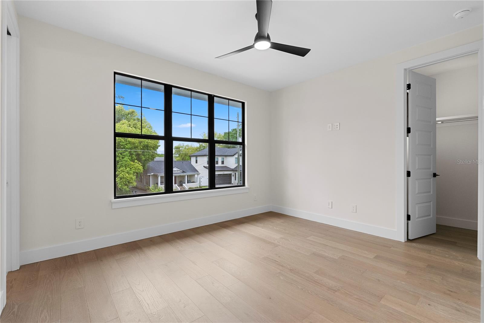 O6406381 Property Photo 21