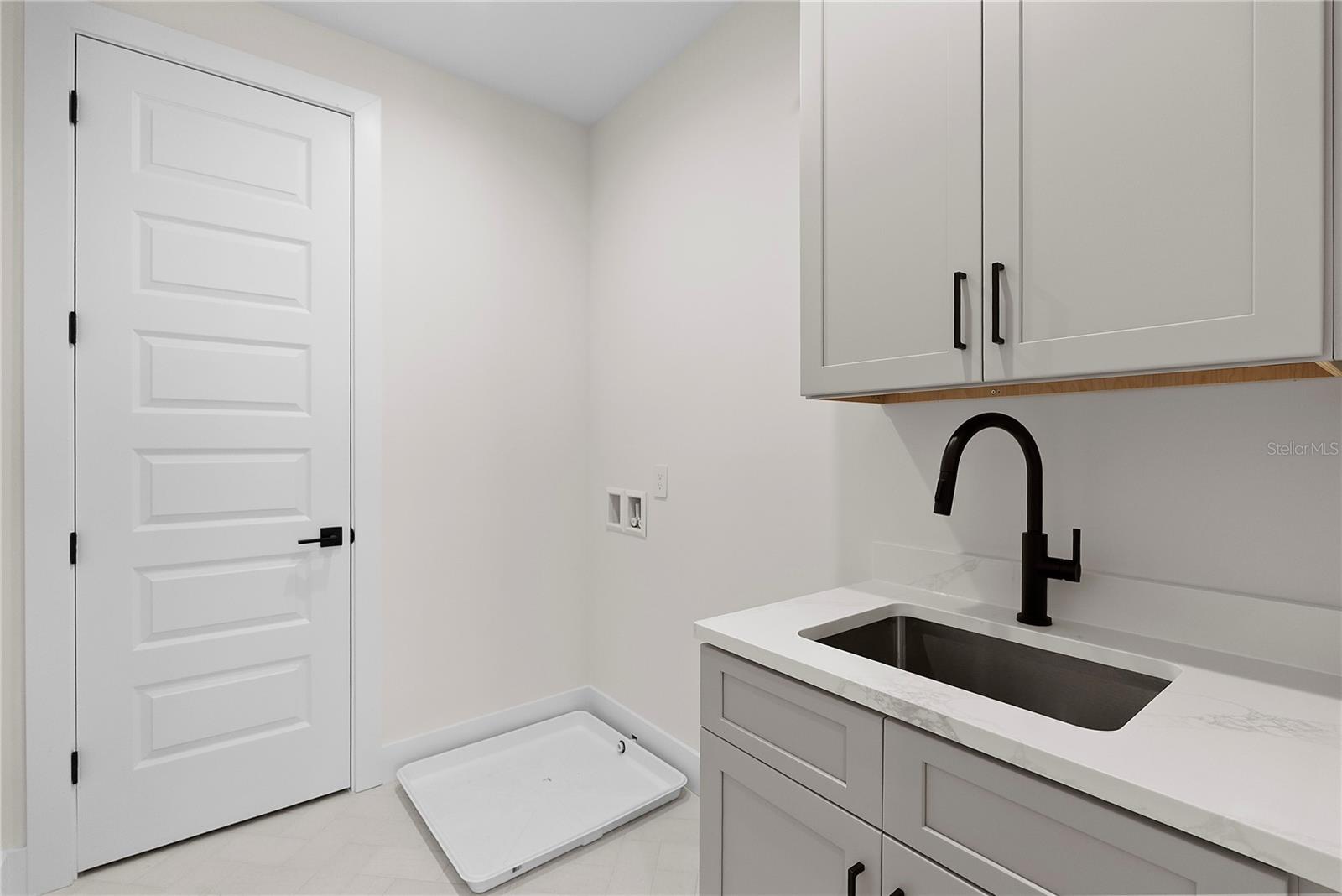 O6406381 Property Photo 22