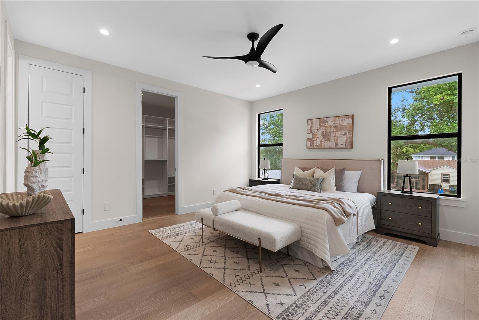 O6406381 Property Photo 23