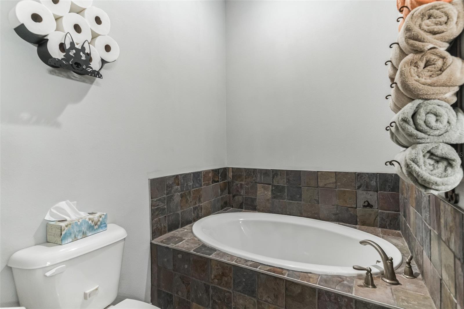 723 River Run Rd Property Photo 9