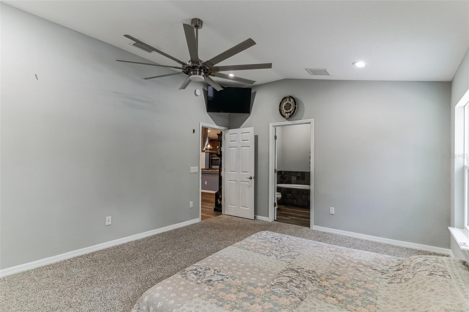 723 River Run Rd Property Photo 10