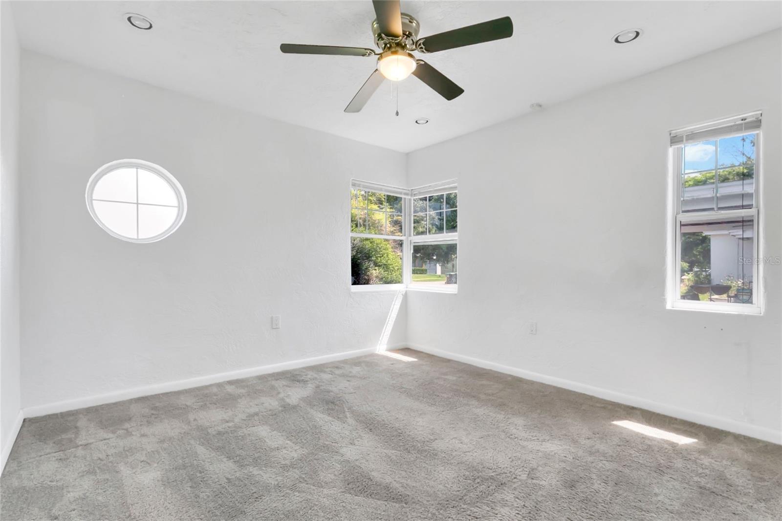 2482 Roxbury Rd Property Photo 12