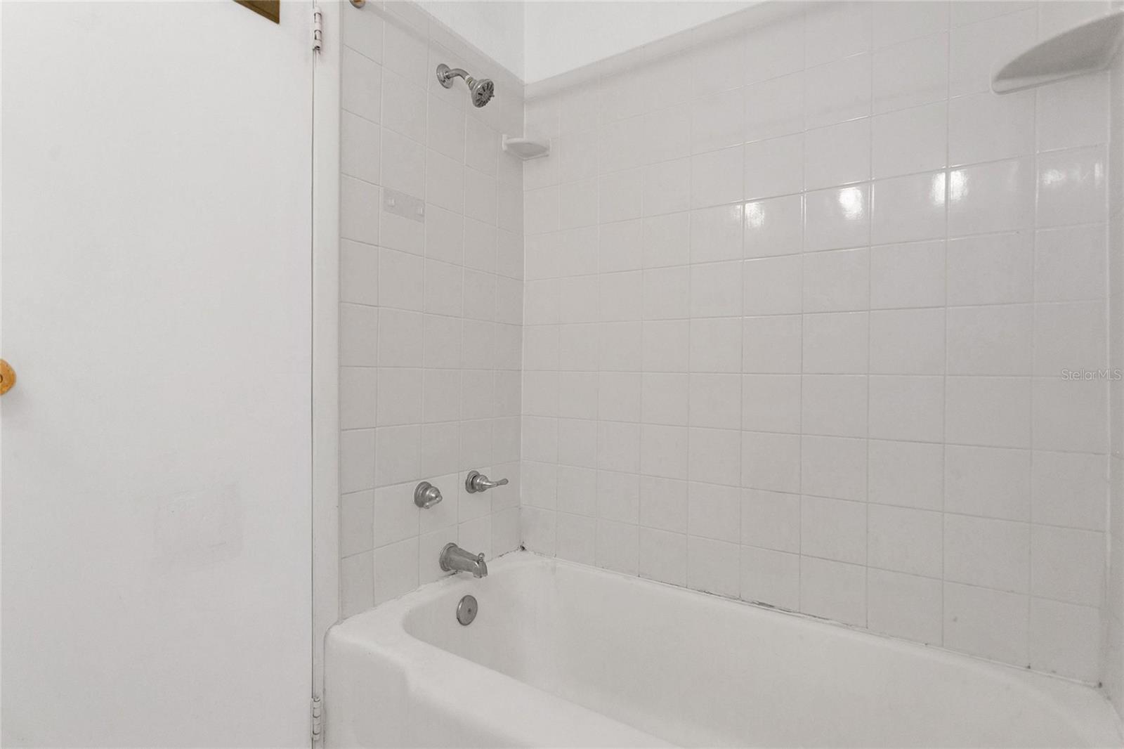 2482 Roxbury Rd Property Photo 15
