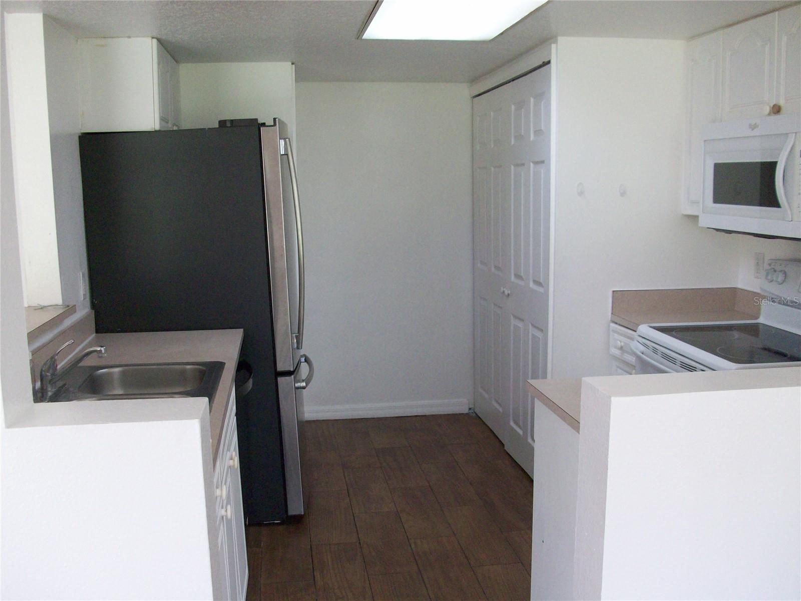 511 Coconut Palm Way Property Photo 5