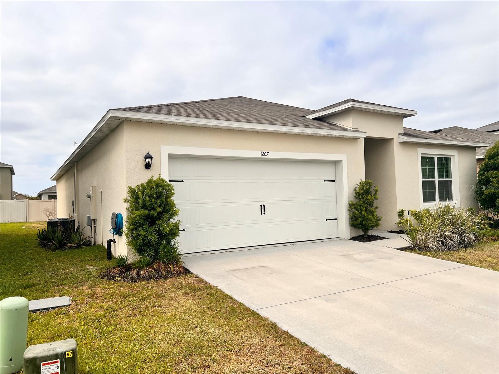 1267 Iguana Loop Property Photo 3