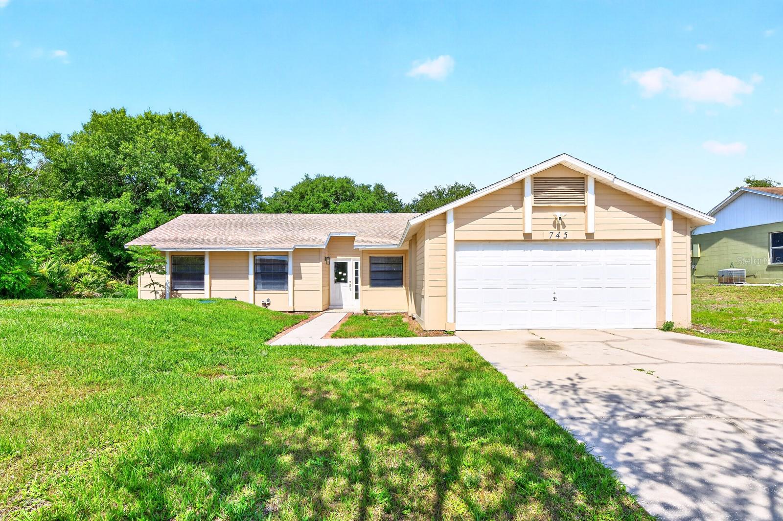 745 Mentmore Cir Property Photo 1