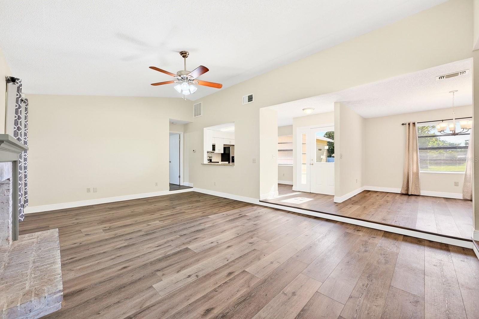 745 Mentmore Cir Property Photo 5