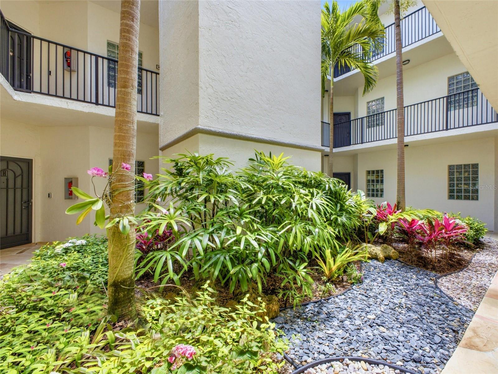 5157 Floria Way #j Property Photo 7
