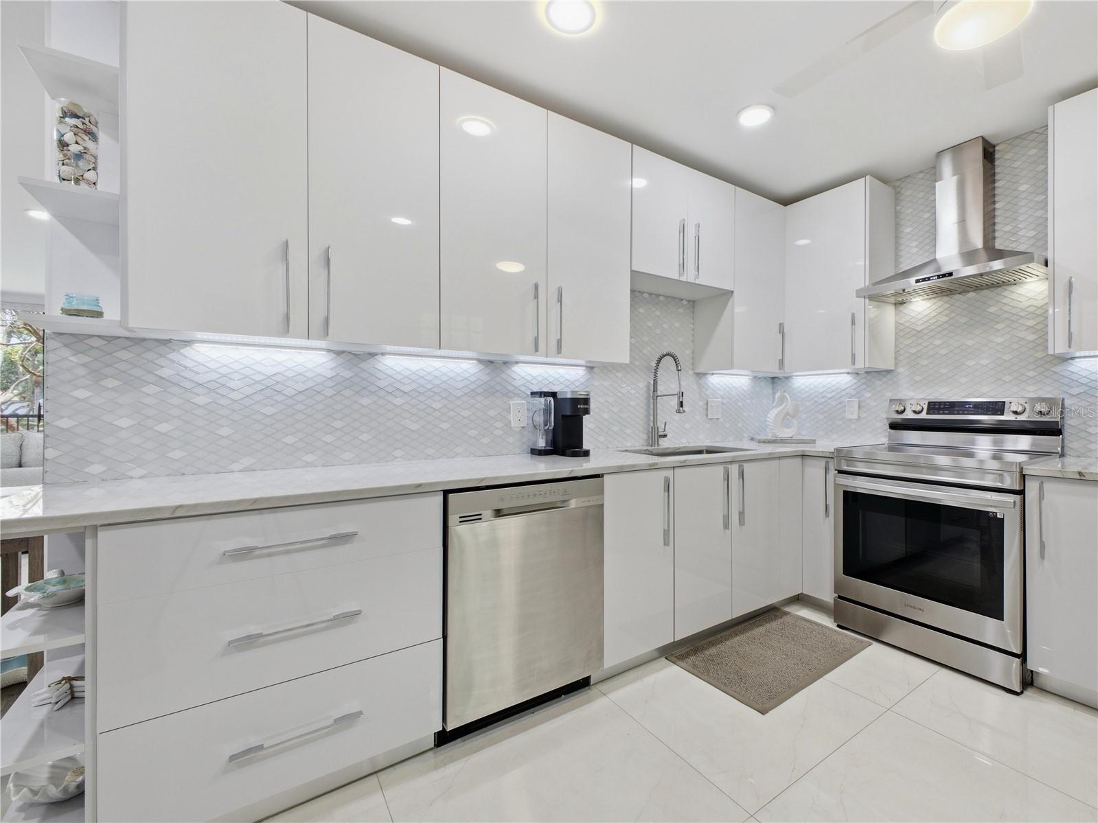 5157 Floria Way #j Property Photo 14