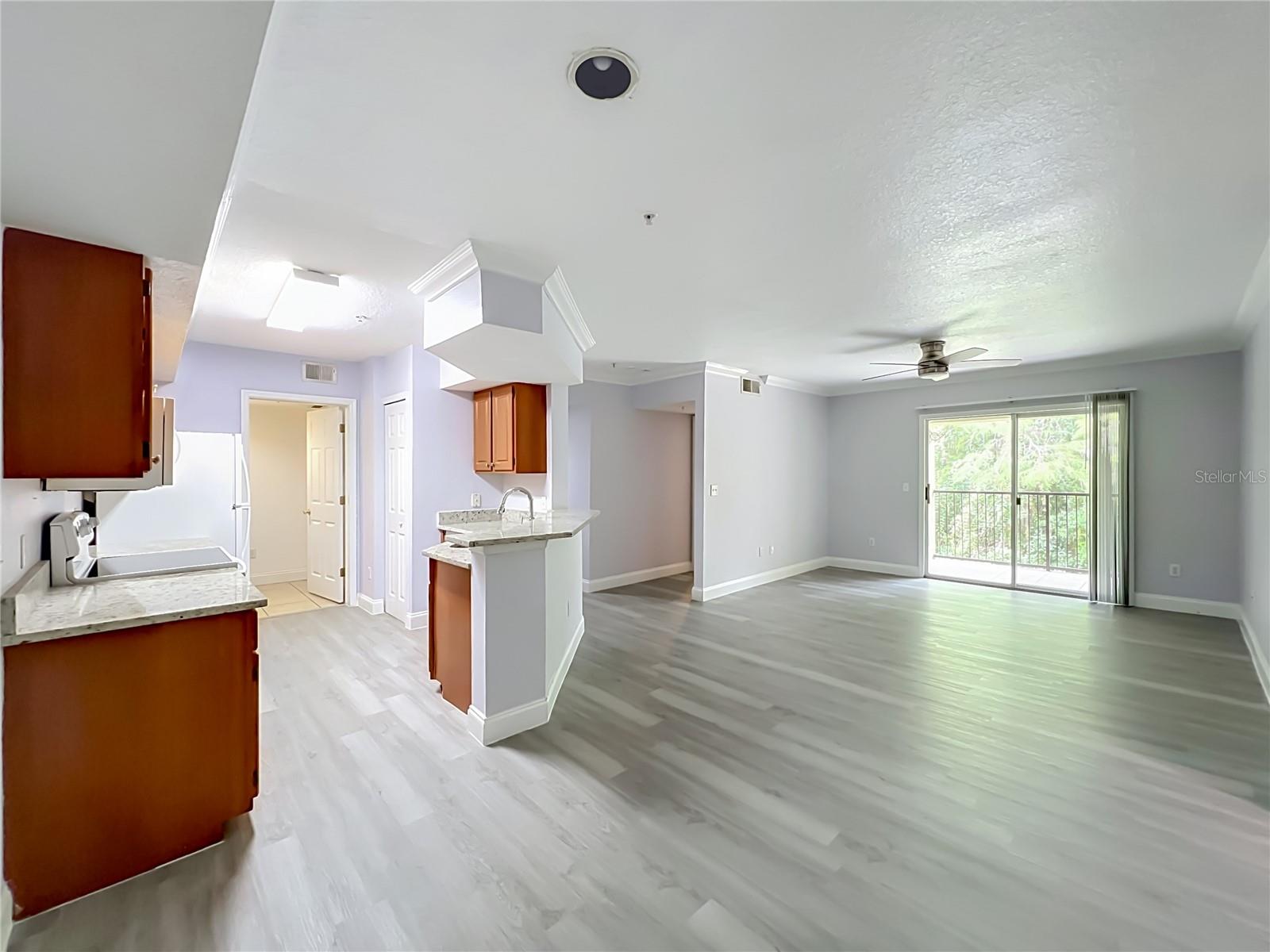 738 Crest Pines Dr #728 Property Photo 3