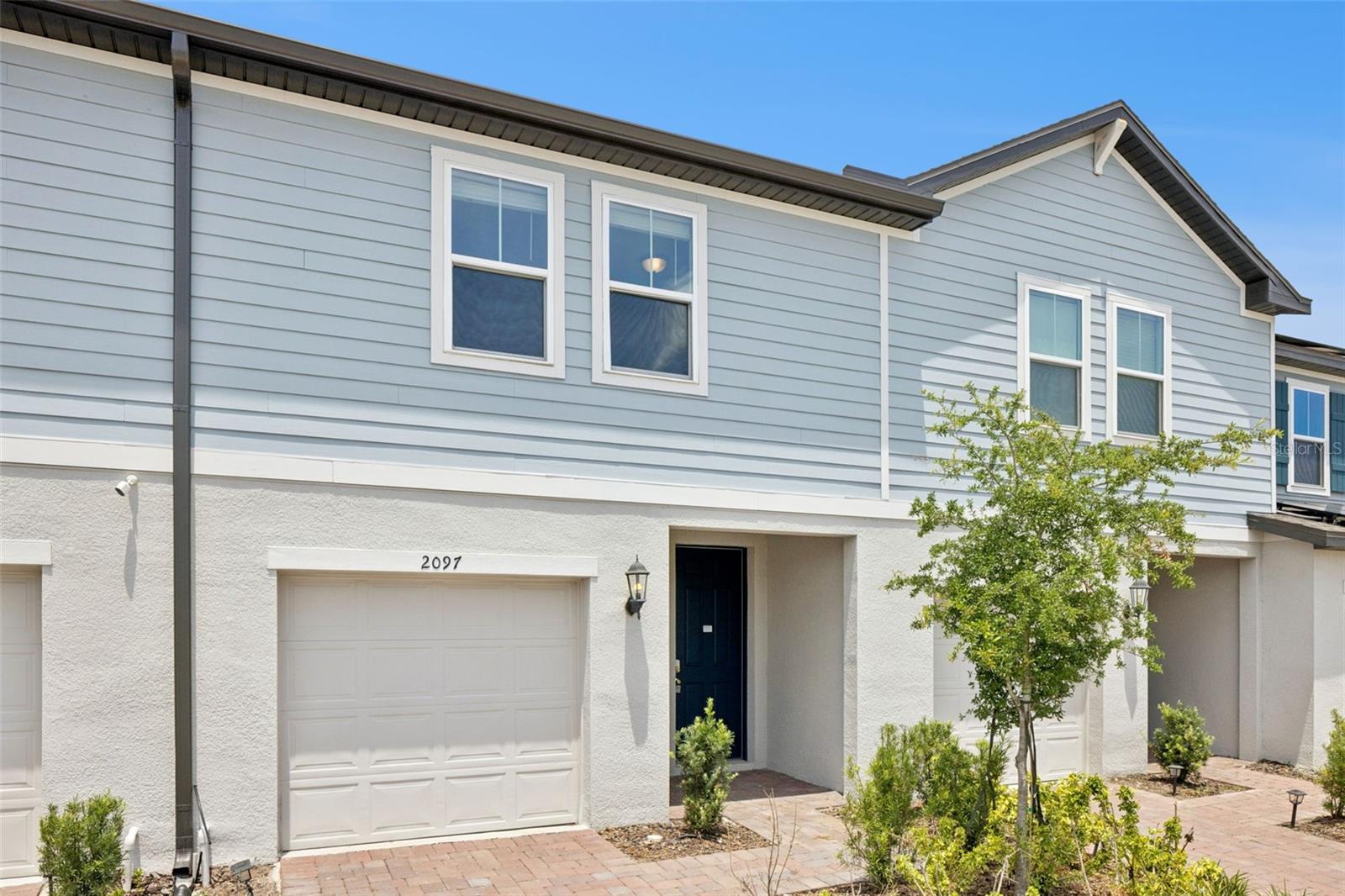 2097 Crape Jasmine Ln Property Photo 2
