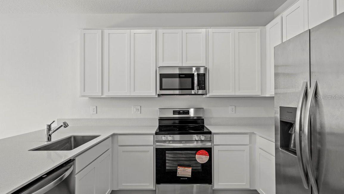 3302 Laurent Loop Property Photo 6