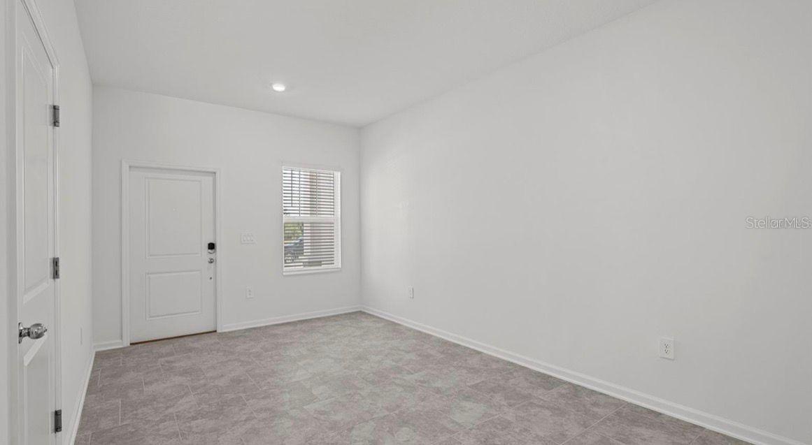 3302 Laurent Loop Property Photo 16