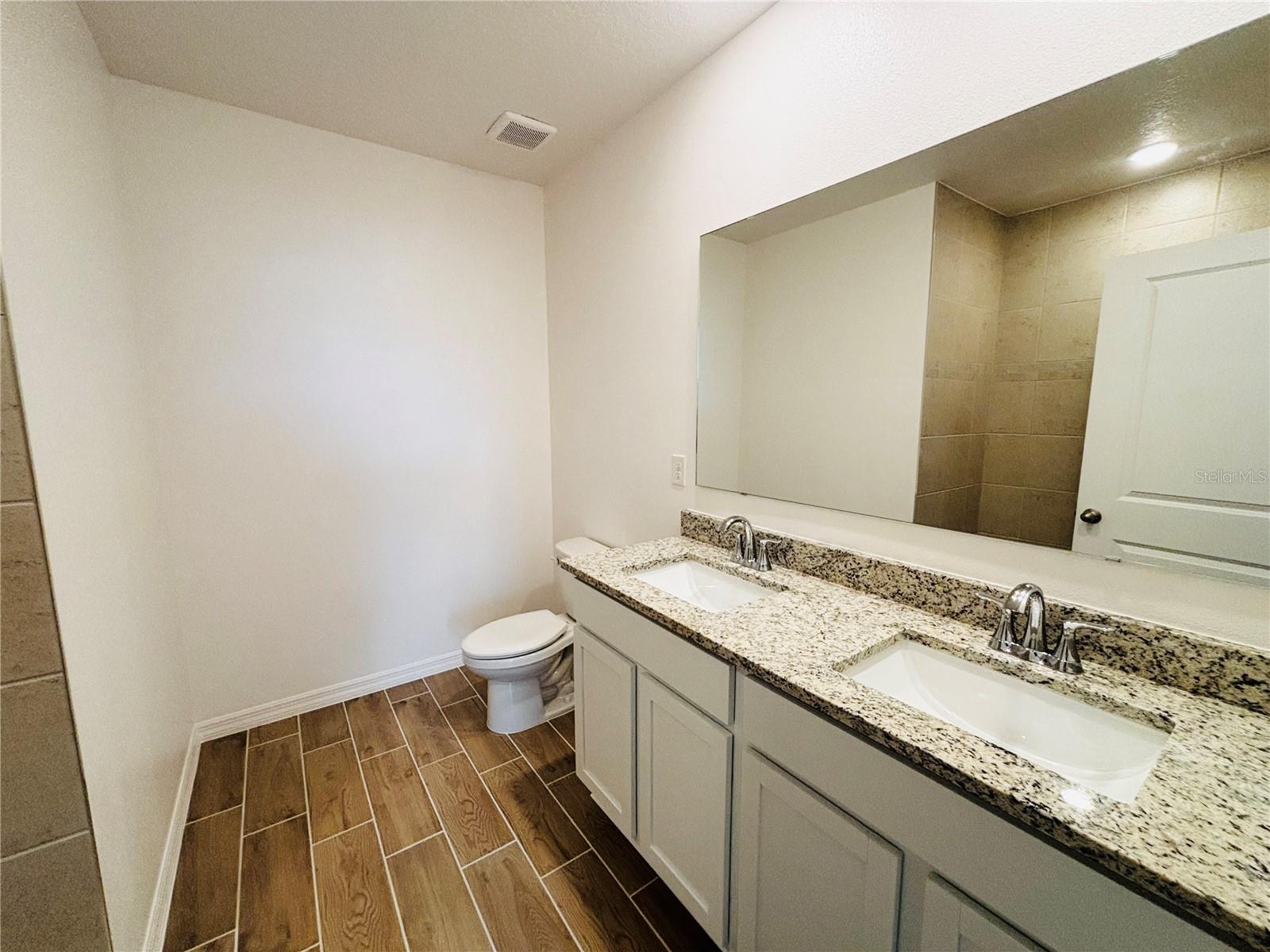616 Broadoak Dr Property Photo 9