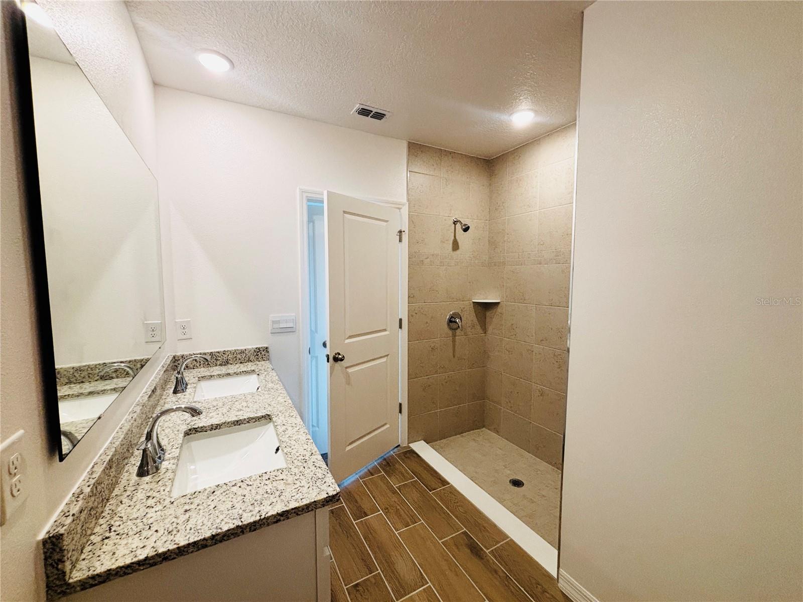 616 Broadoak Dr Property Photo 11
