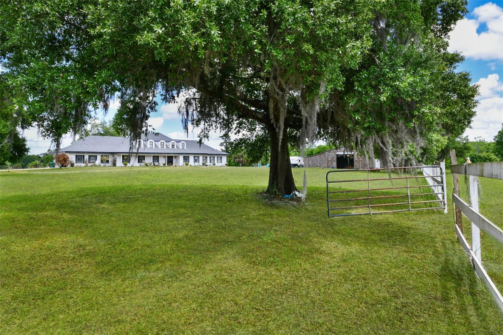 5750 Oak Hollow Ln Property Photo 14