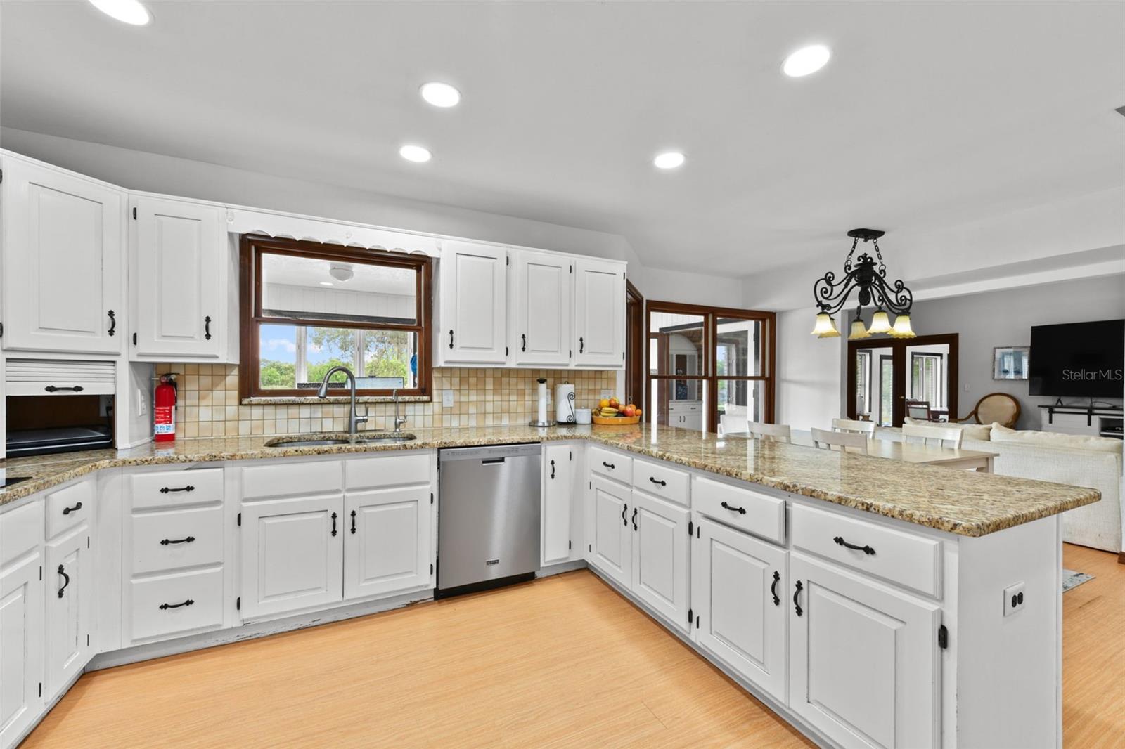 5750 Oak Hollow Ln Property Photo 38