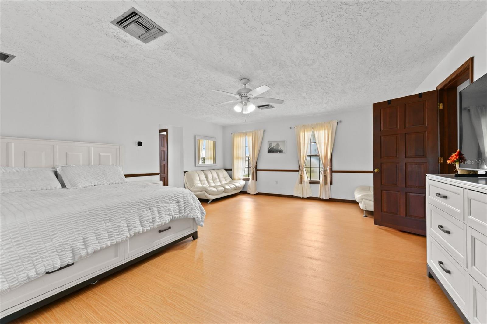 5750 Oak Hollow Ln Property Photo 44