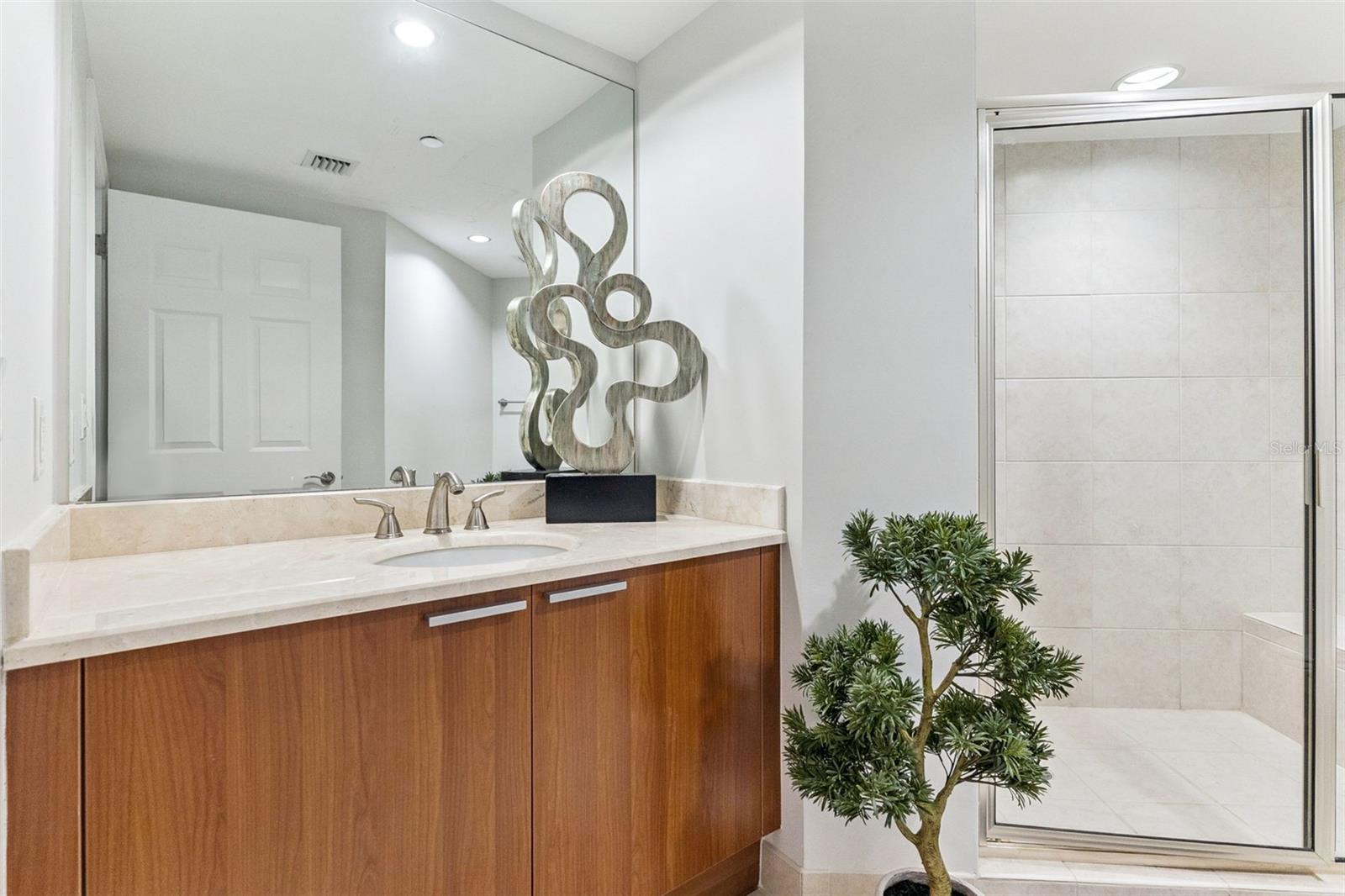 231 Riverside Dr #702-1 Property Photo 16