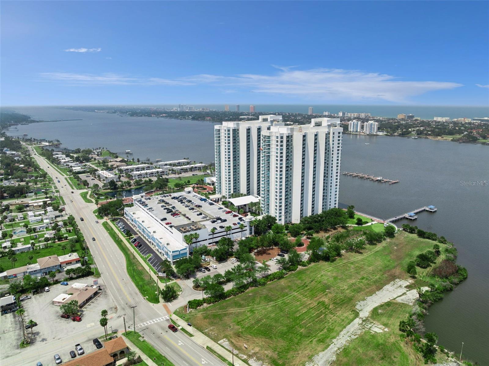 231 Riverside Dr #702-1 Property Photo 37