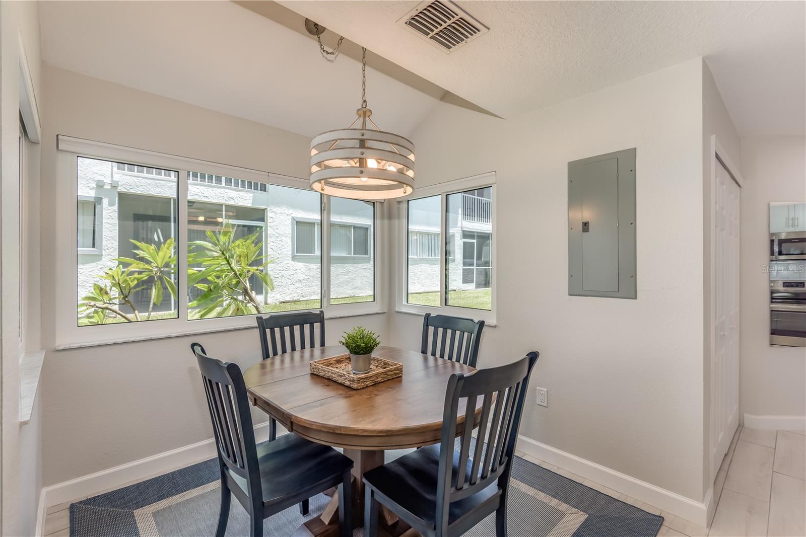 O6407014 Property Photo 6