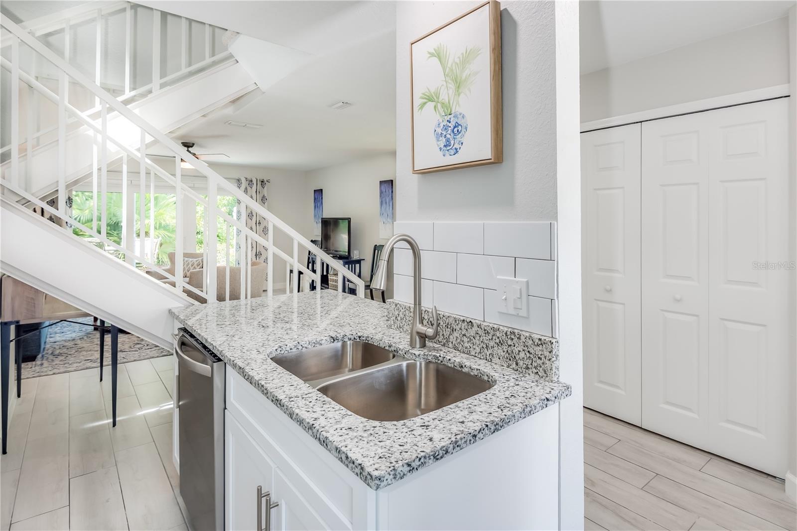 O6407014 Property Photo 8