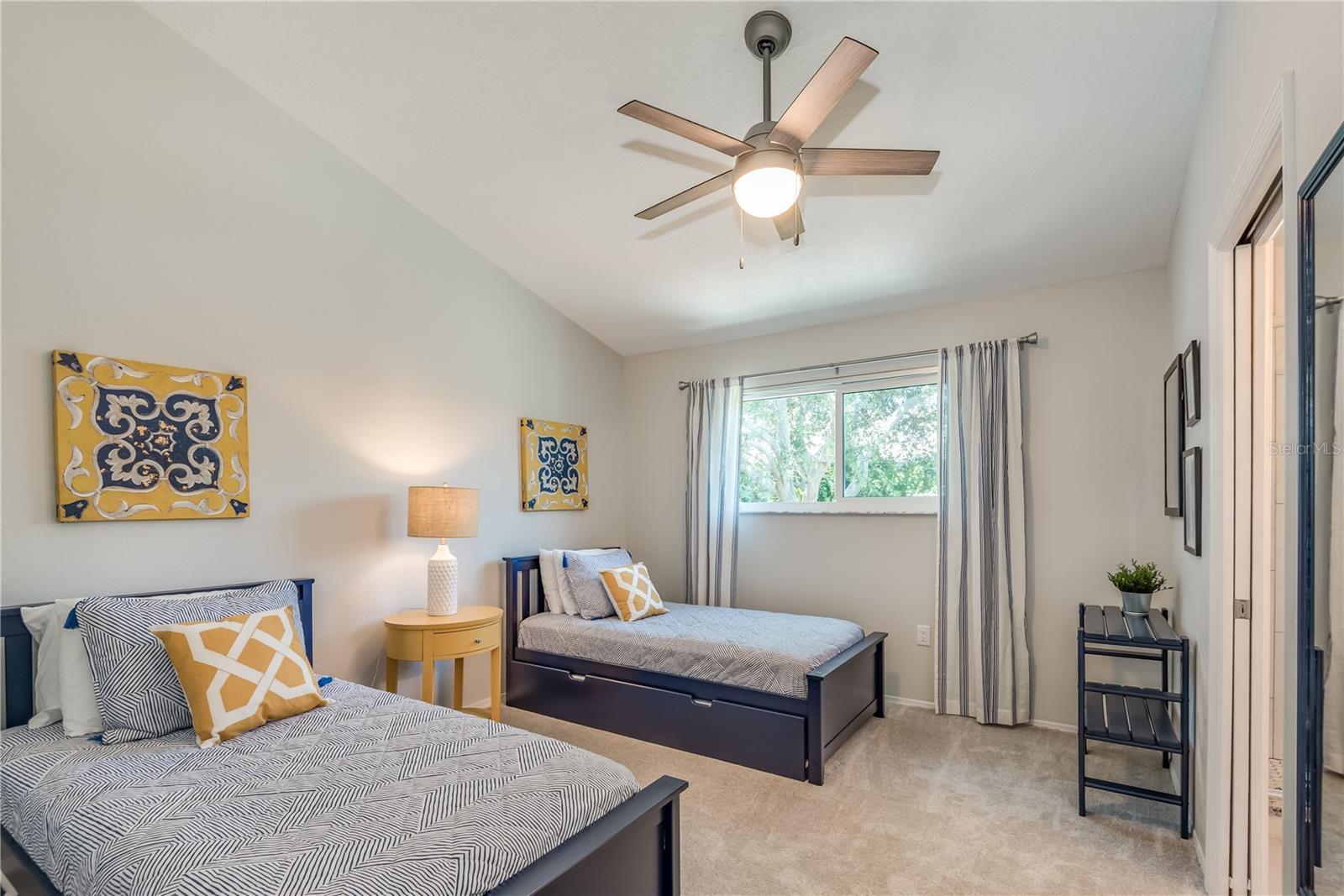O6407014 Property Photo 14