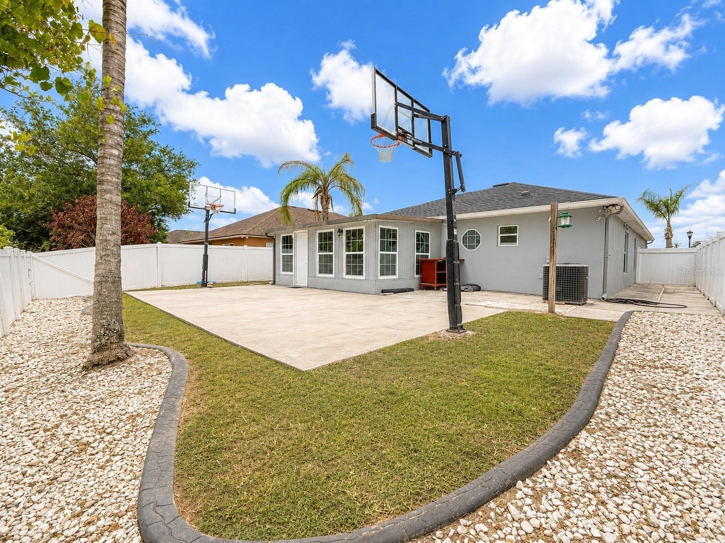 2221 Paria Ln Property Photo 3
